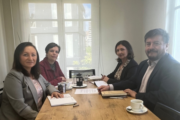 Vicedecano de Facultad de Ciencias Biológicas visita DRI para fortalecer la colaboración internacional
